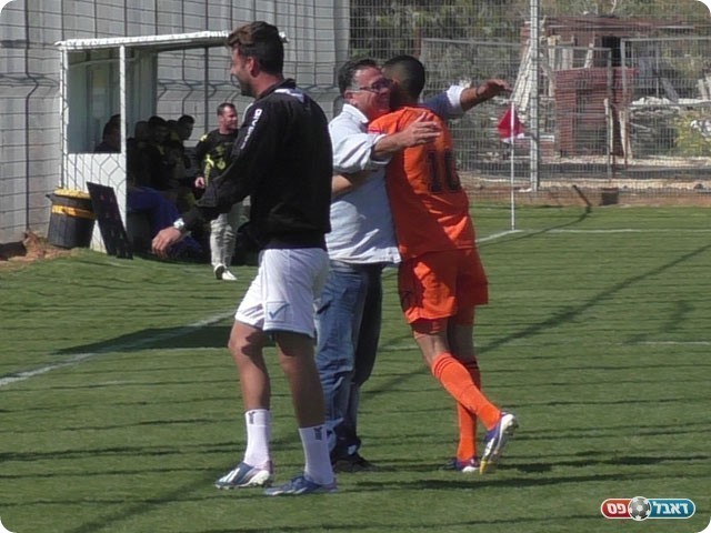 וחוגג את השני (שקד מורג)